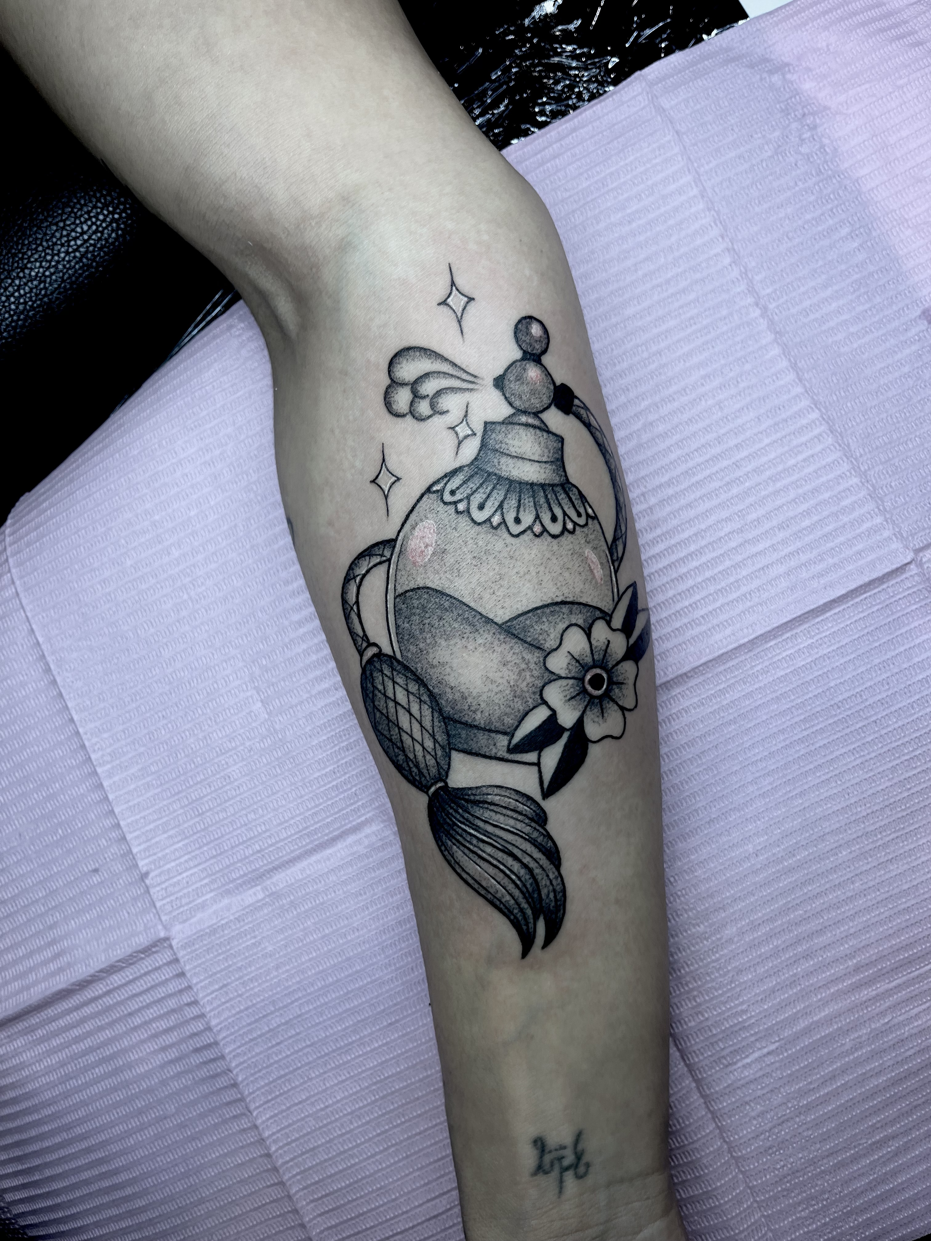 tatouage bouteille de parfum