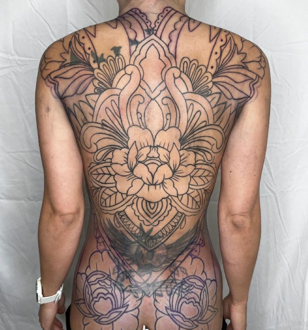 tatouage fleur dos complet