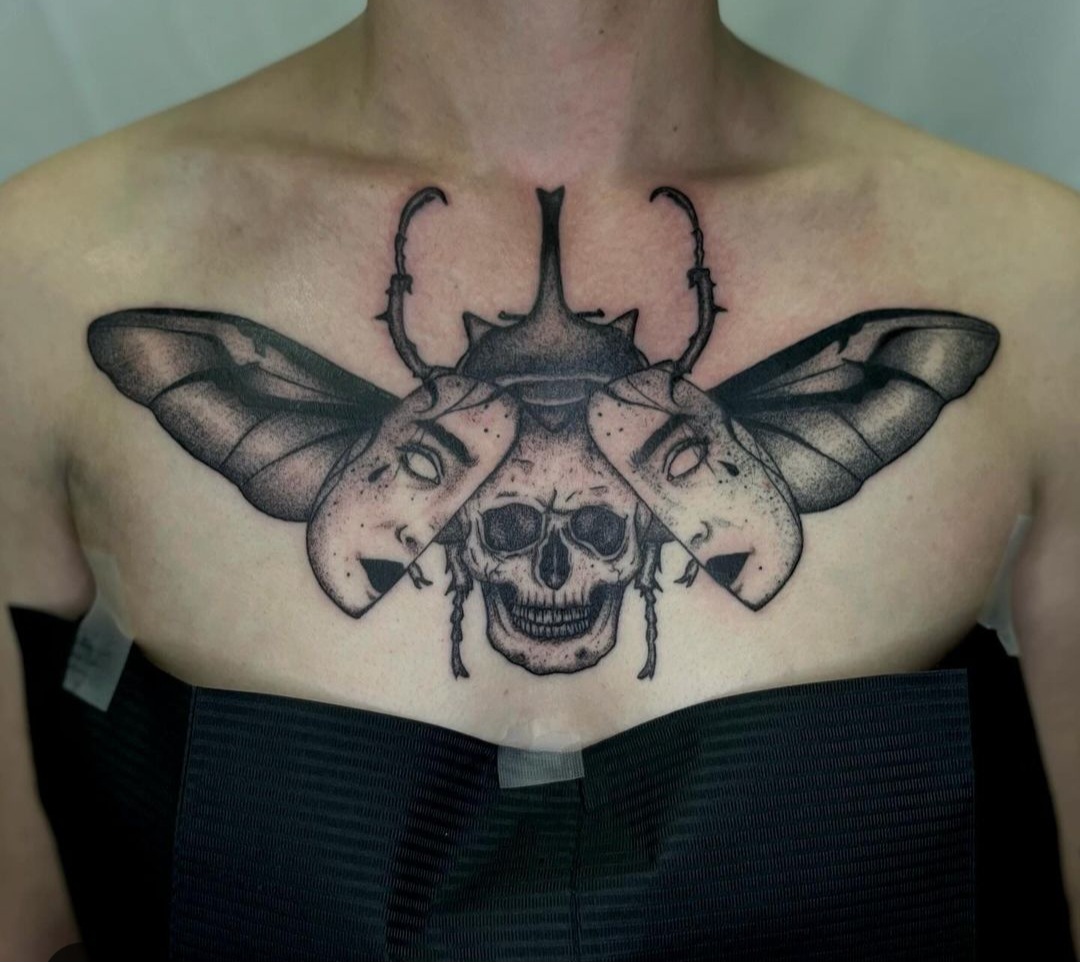 tatouage scarabé et crane