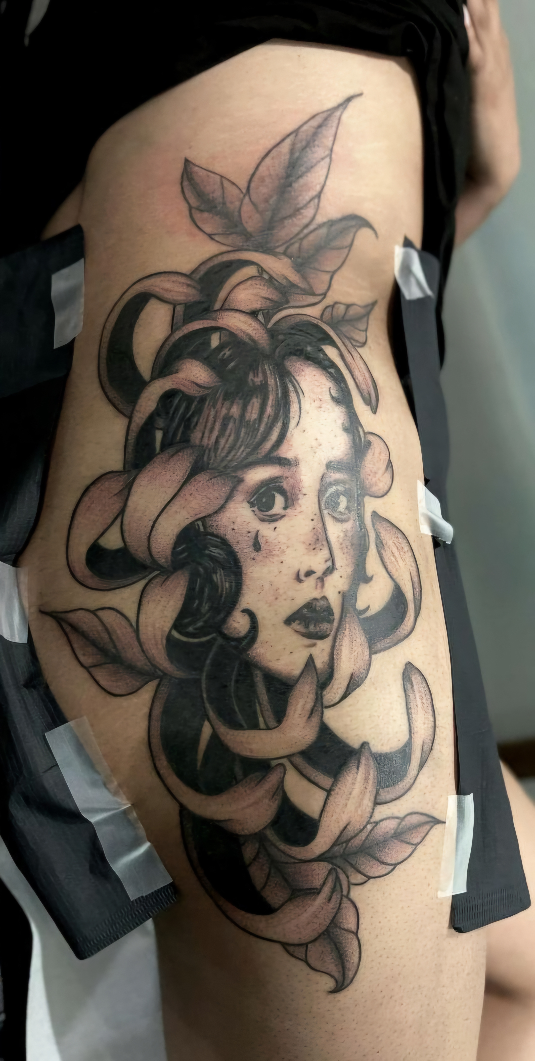 tatouage visage et fleur