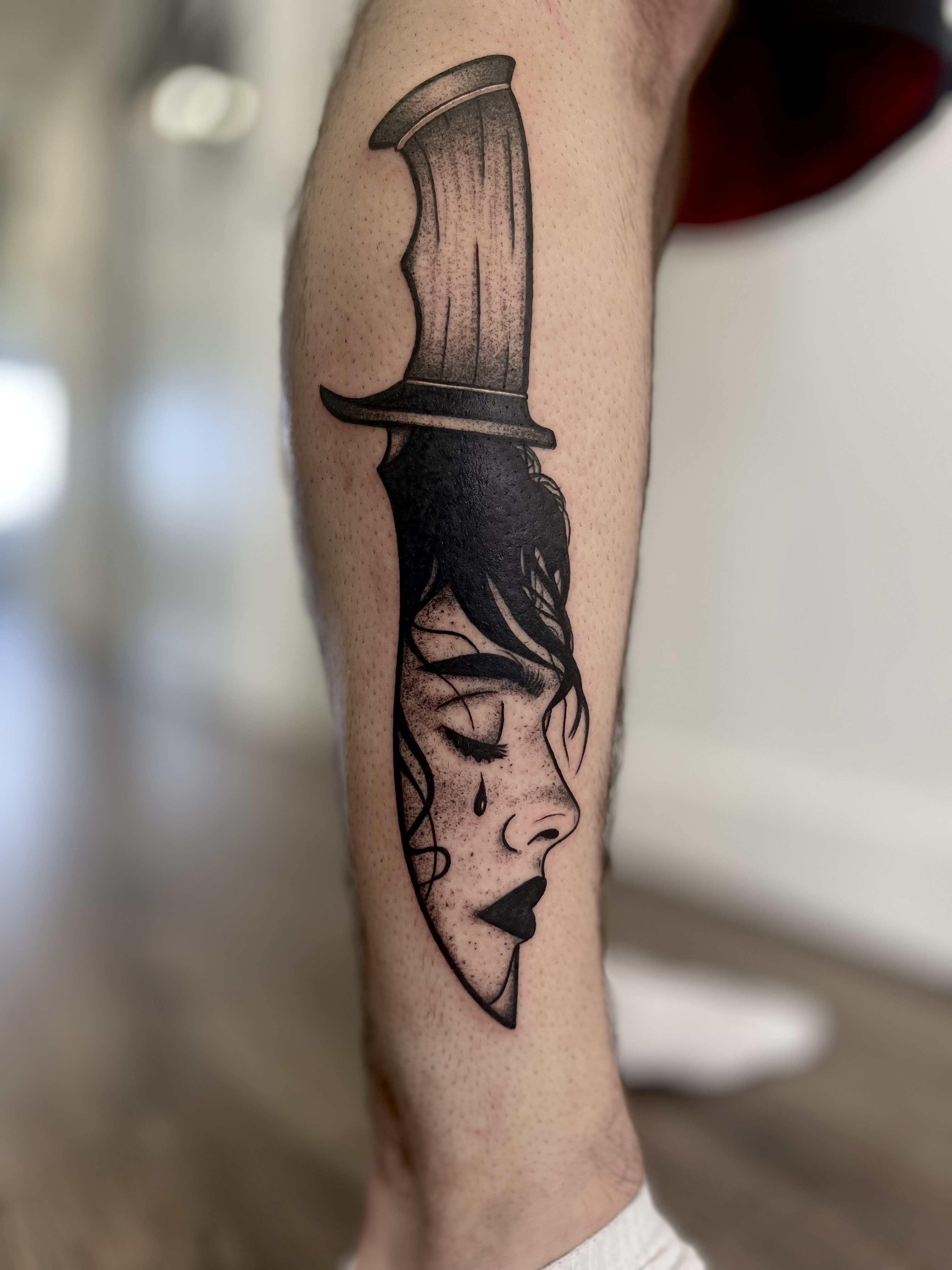 tatouage couteau et visage